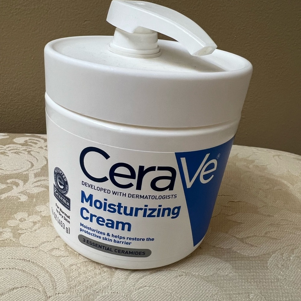 CeraVe Moisturizing / restoring Cream NWT